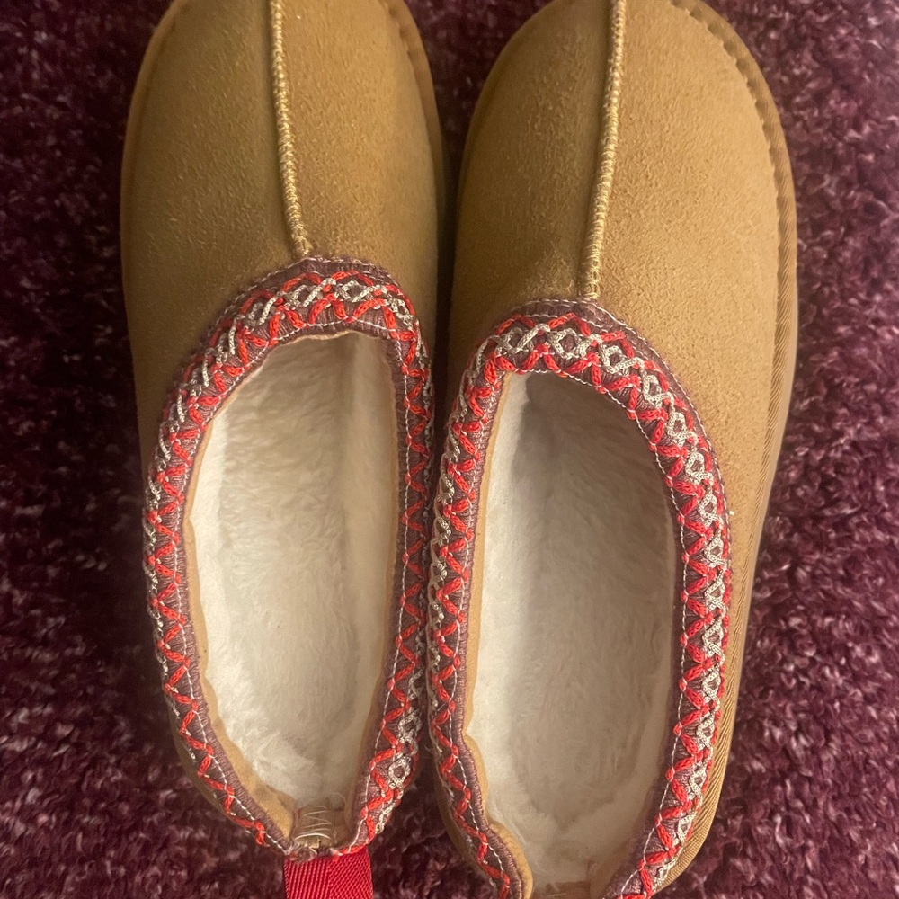 Tan and Red Artisanal Slippers for Everyday Comfort
